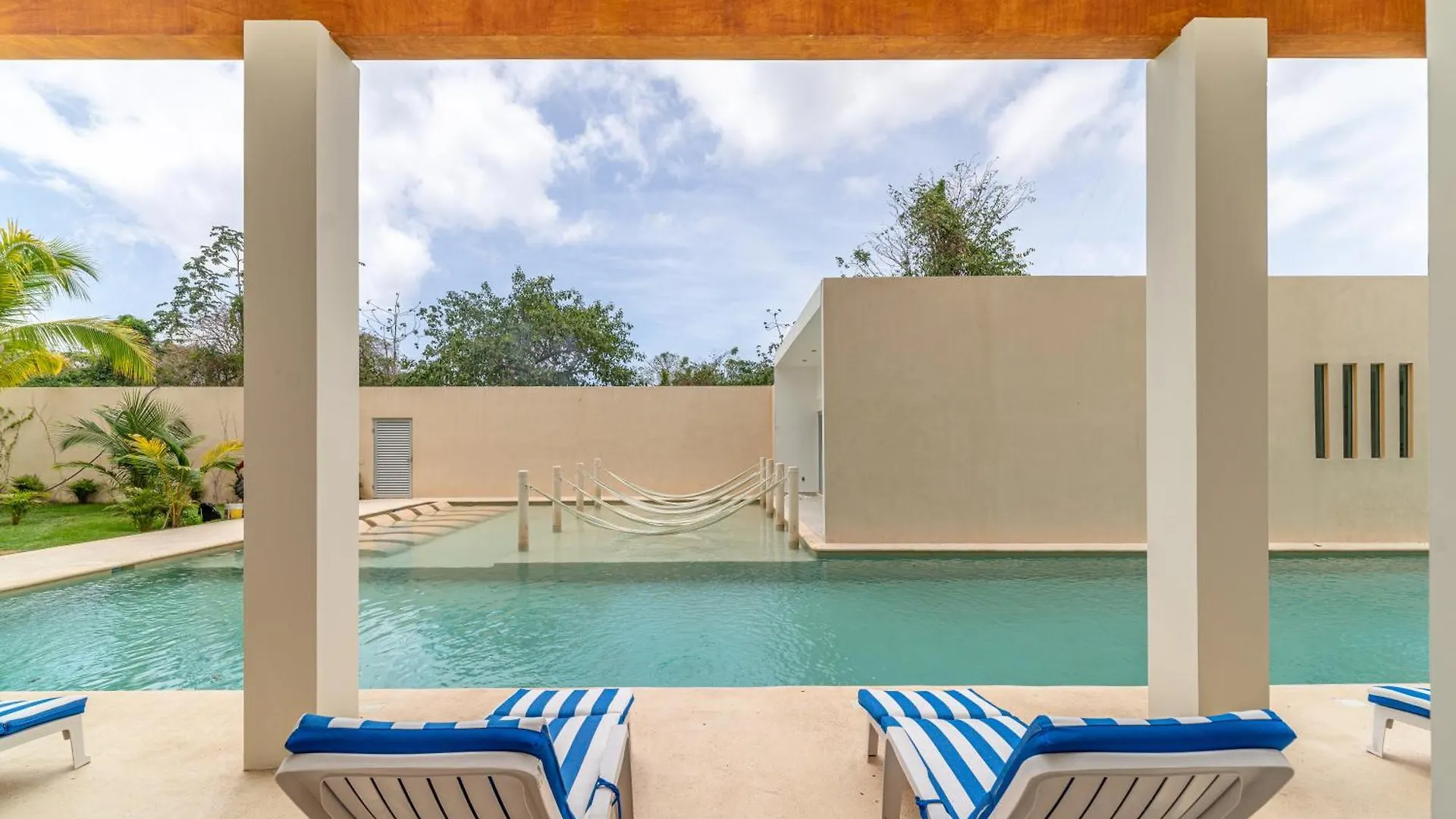 Vakantiehuis Penthouse With Jungle View Terrace Gym Pool Hottub Villa Playa del Carmen Mexico